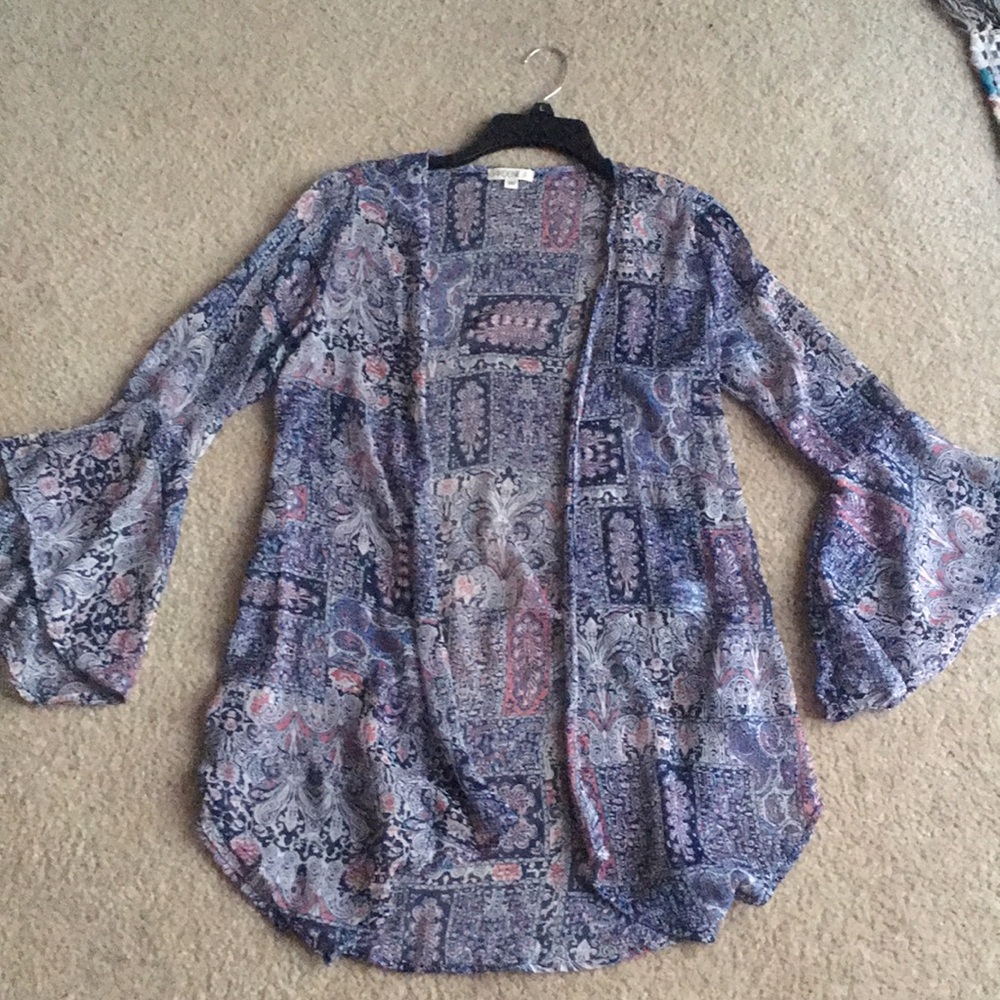 Bell-sleeved open cover